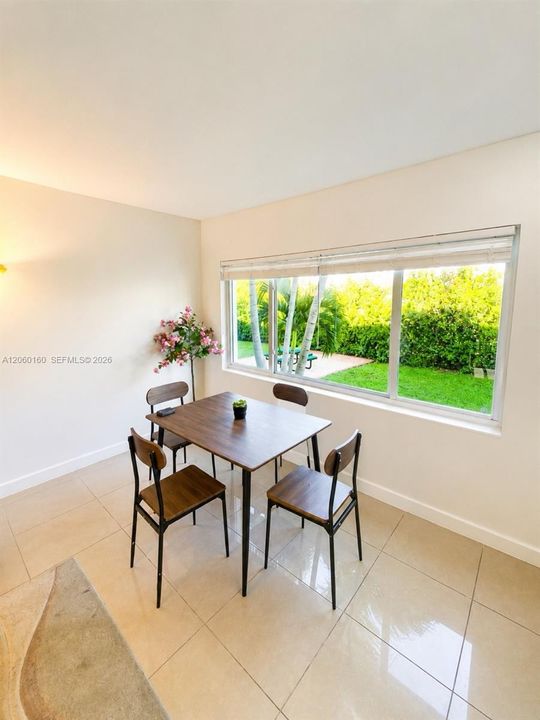For Rent: $2,100 (1 beds, 1 baths, 712 Square Feet)