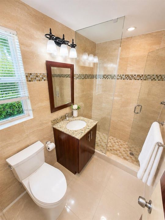 For Rent: $2,100 (1 beds, 1 baths, 712 Square Feet)