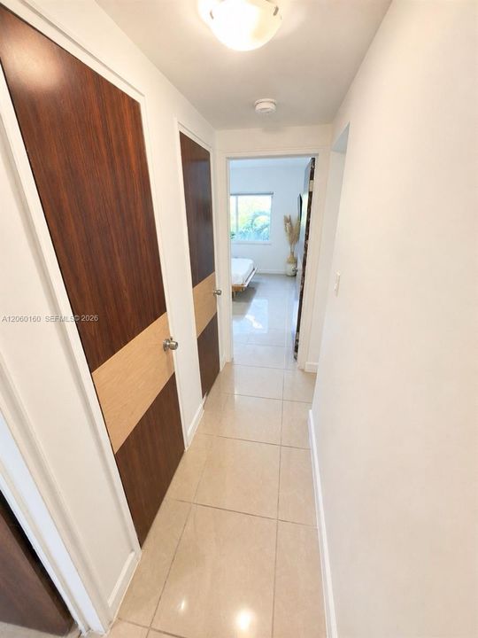 For Rent: $2,100 (1 beds, 1 baths, 712 Square Feet)