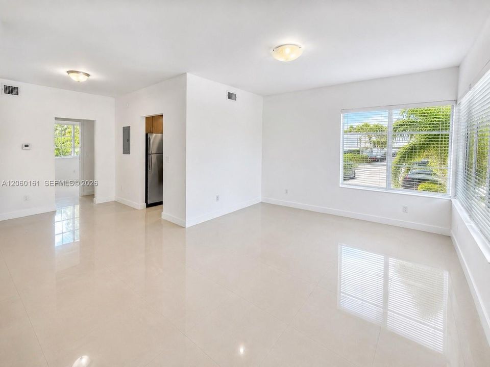 For Rent: $2,100 (1 beds, 1 baths, 752 Square Feet)