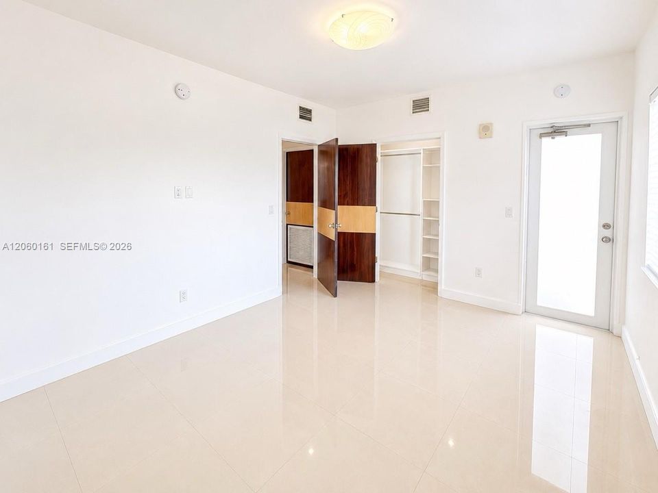 For Rent: $2,100 (1 beds, 1 baths, 752 Square Feet)