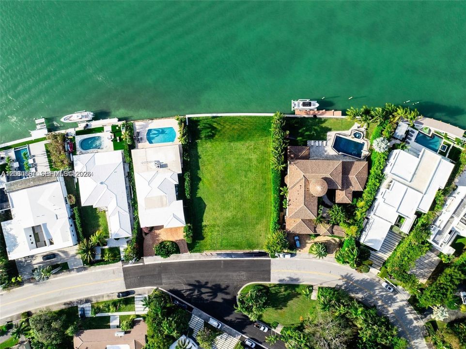 合同活跃: $20,000,000 (0.45 acres)