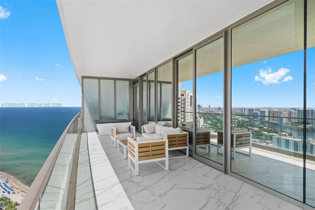 На продажу: $3,999,000 (3 спален, 3 ванн, 2271 Квадратных фут)