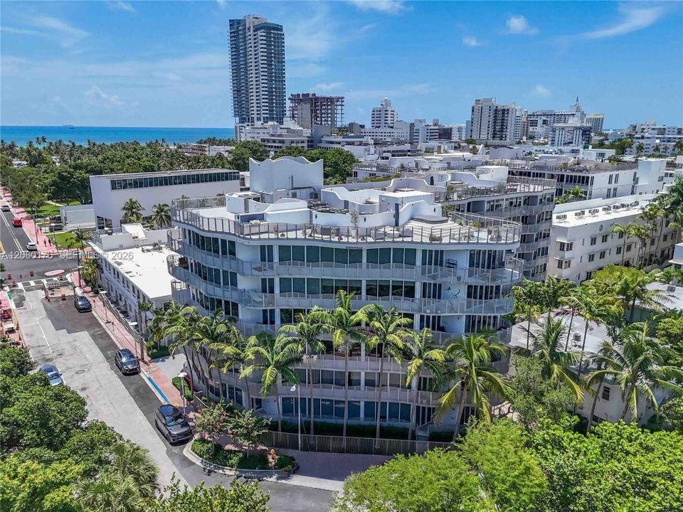 На продажу: $925,000 (2 спален, 2 ванн, 956 Квадратных фут)