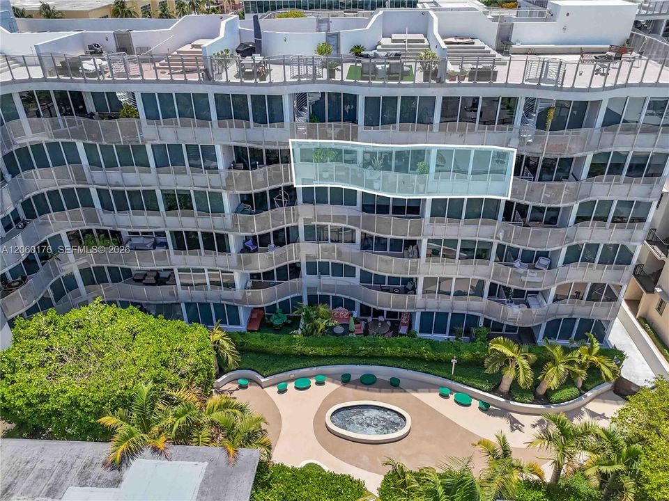 На продажу: $925,000 (2 спален, 2 ванн, 956 Квадратных фут)