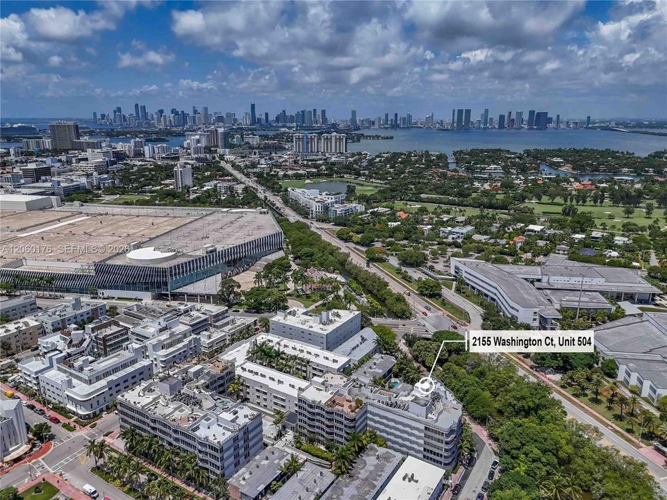На продажу: $925,000 (2 спален, 2 ванн, 956 Квадратных фут)