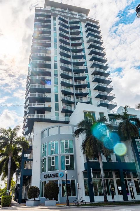 For Sale: $520,000 (2 beds, 2 baths, 1087 Square Feet)