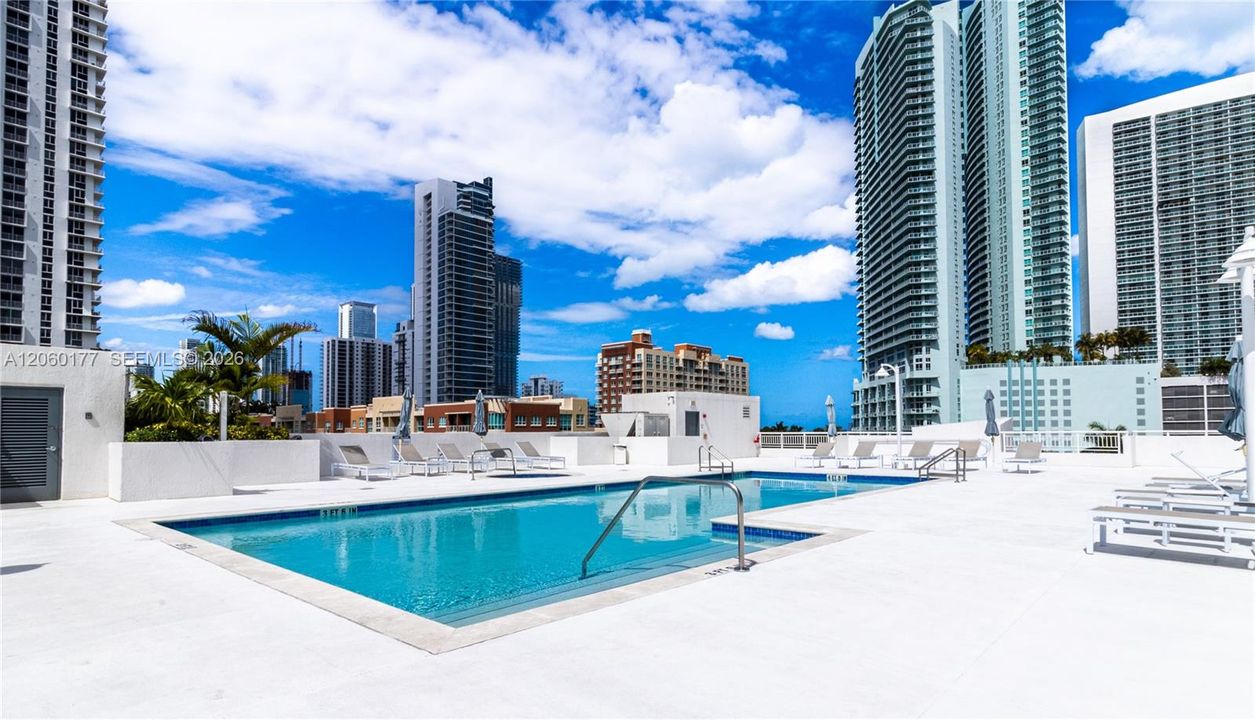 For Sale: $520,000 (2 beds, 2 baths, 1087 Square Feet)