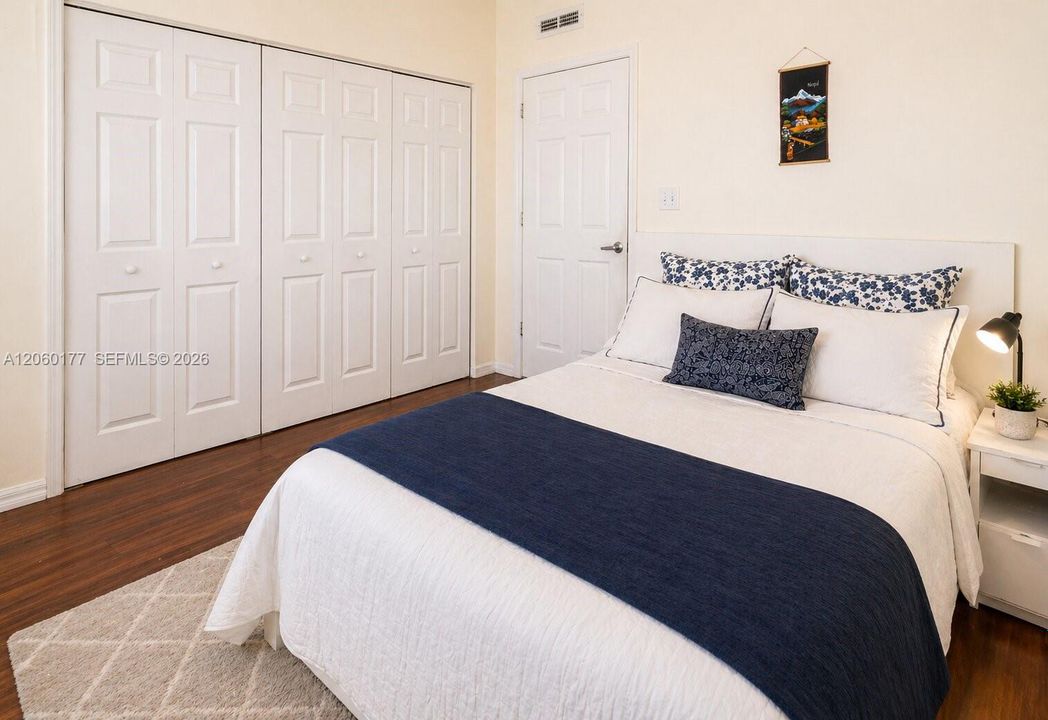 For Sale: $520,000 (2 beds, 2 baths, 1087 Square Feet)