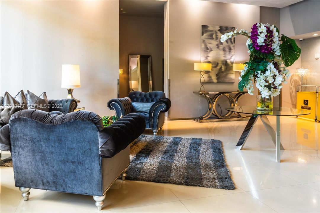 For Sale: $520,000 (2 beds, 2 baths, 1087 Square Feet)