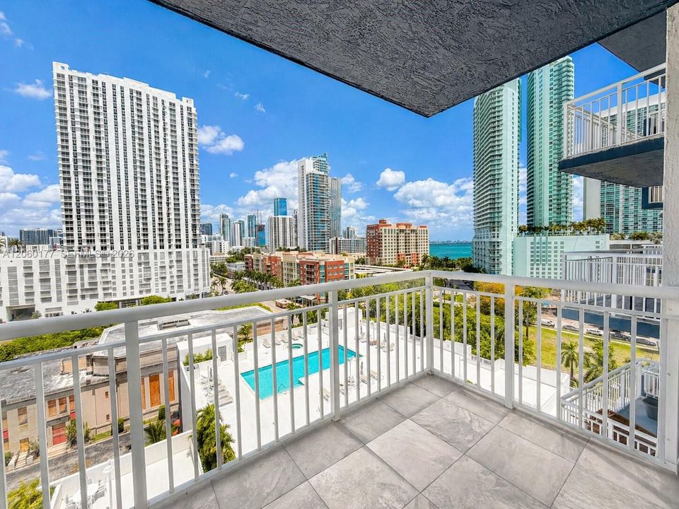 For Sale: $520,000 (2 beds, 2 baths, 1087 Square Feet)