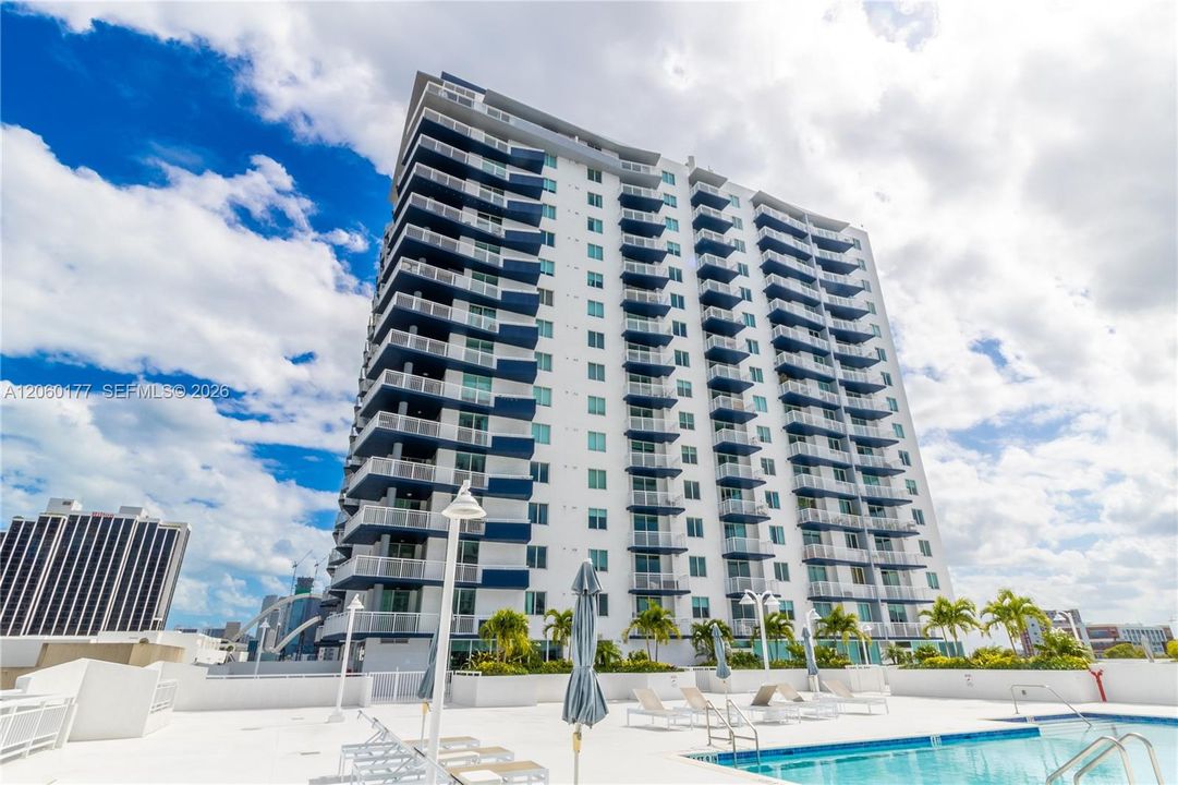 For Sale: $520,000 (2 beds, 2 baths, 1087 Square Feet)