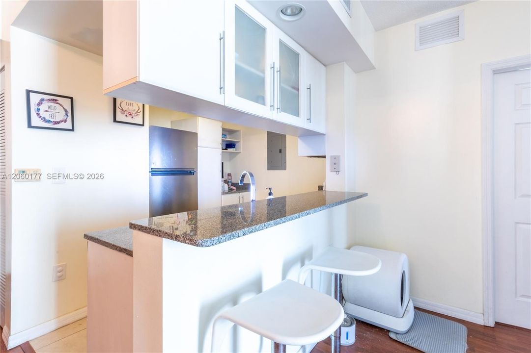 For Sale: $520,000 (2 beds, 2 baths, 1087 Square Feet)