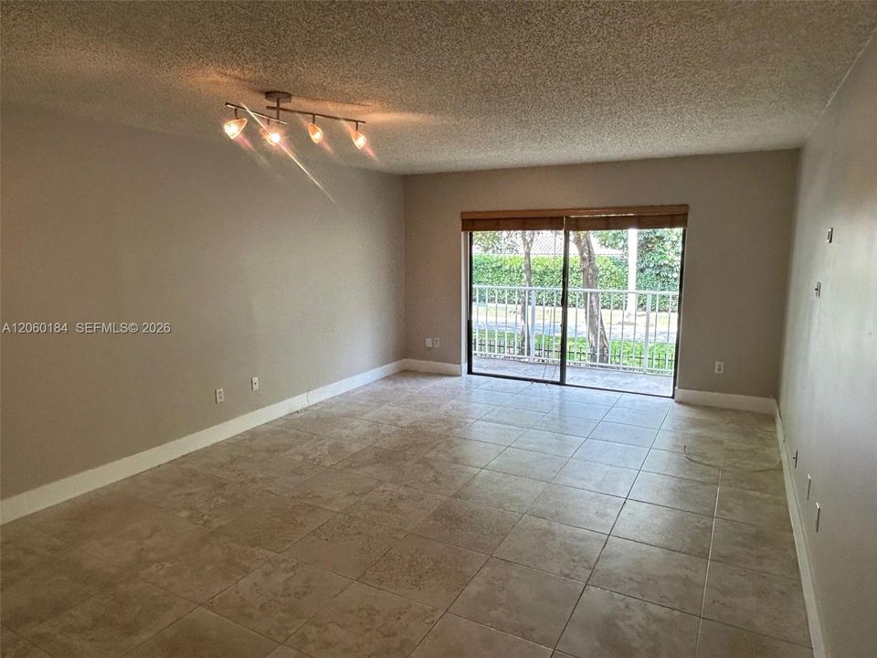 В аренду: $1,950 (1 спален, 1 ванн, 670 Квадратных фут)