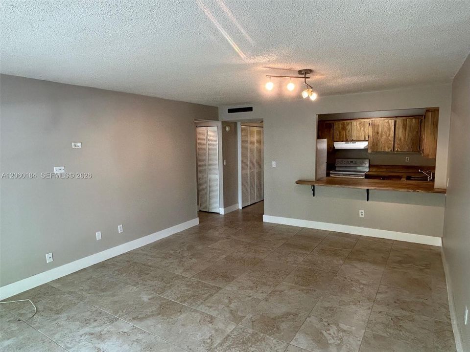 В аренду: $1,950 (1 спален, 1 ванн, 670 Квадратных фут)