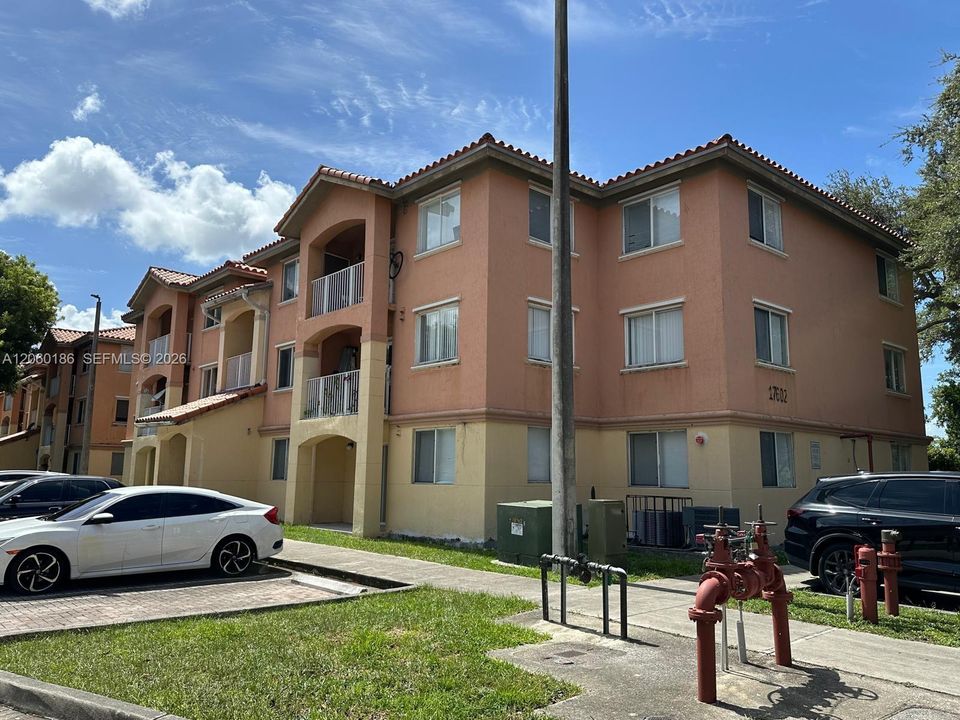 На продажу: $230,000 (3 спален, 2 ванн, 1062 Квадратных фут)