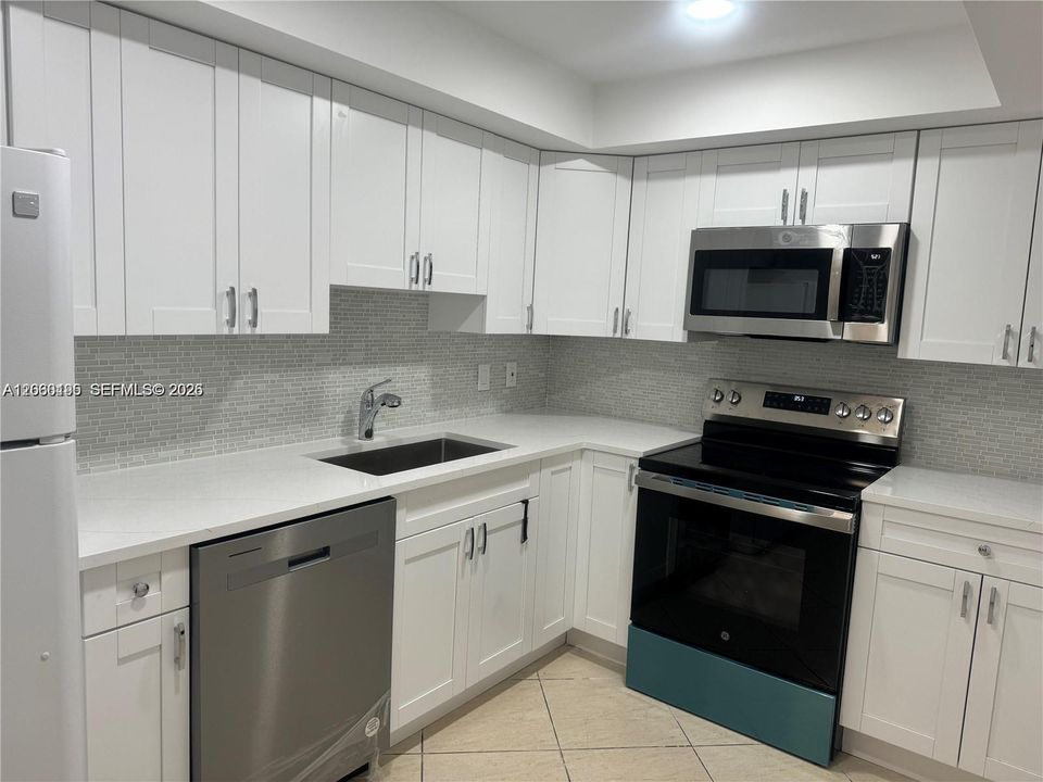 В аренду: $1,900 (1 спален, 1 ванн, 697 Квадратных фут)