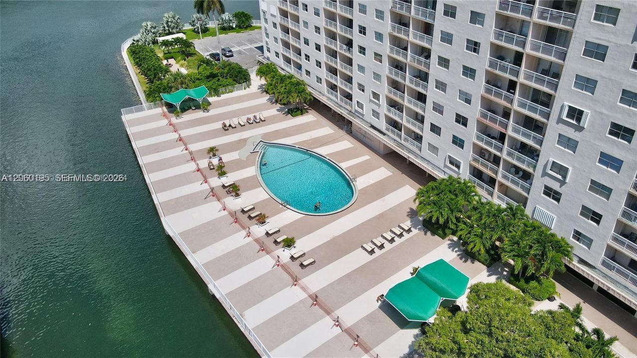 В аренду: $1,900 (1 спален, 1 ванн, 697 Квадратных фут)