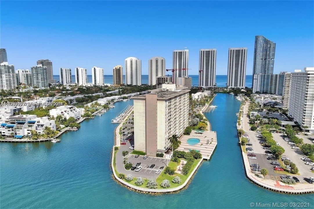 В аренду: $1,900 (1 спален, 1 ванн, 697 Квадратных фут)