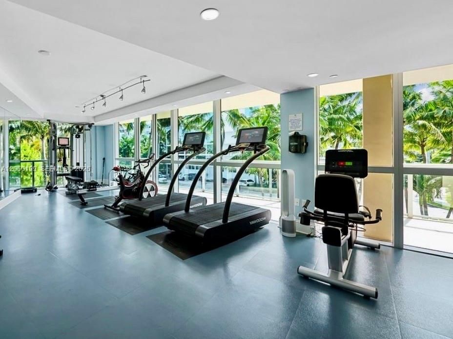 For Sale: $1,345,000 (2 beds, 2 baths, 1646 Square Feet)