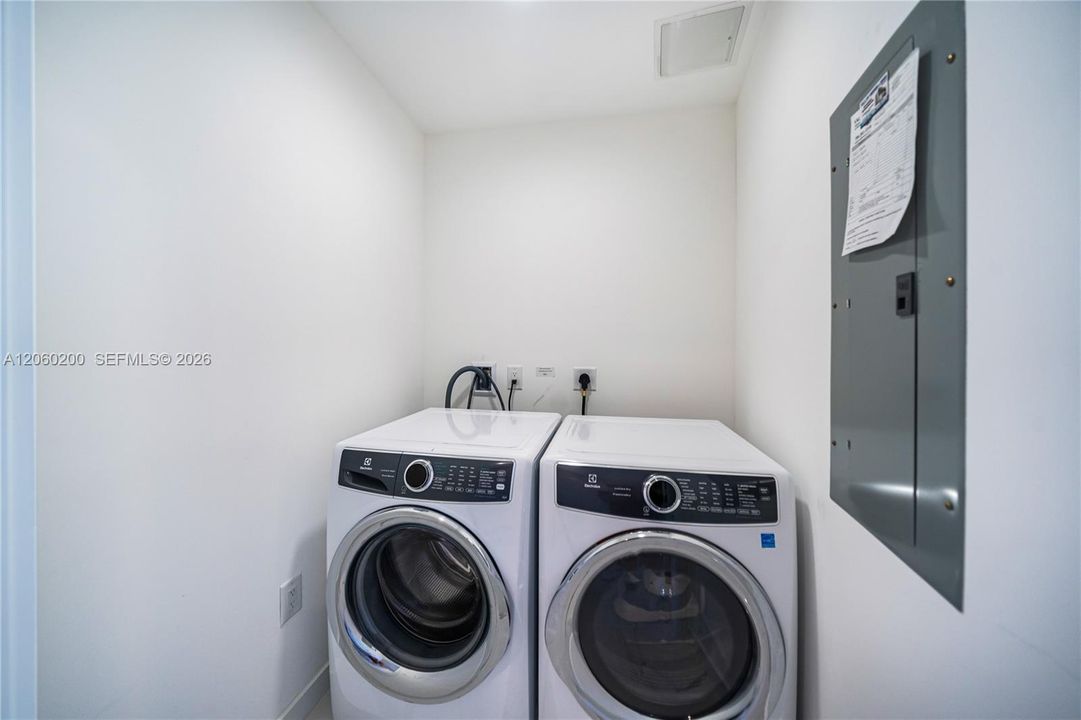 En Venta: $1,650,000 (3 camas, 4 baños, 2188 Pies cuadrados)
