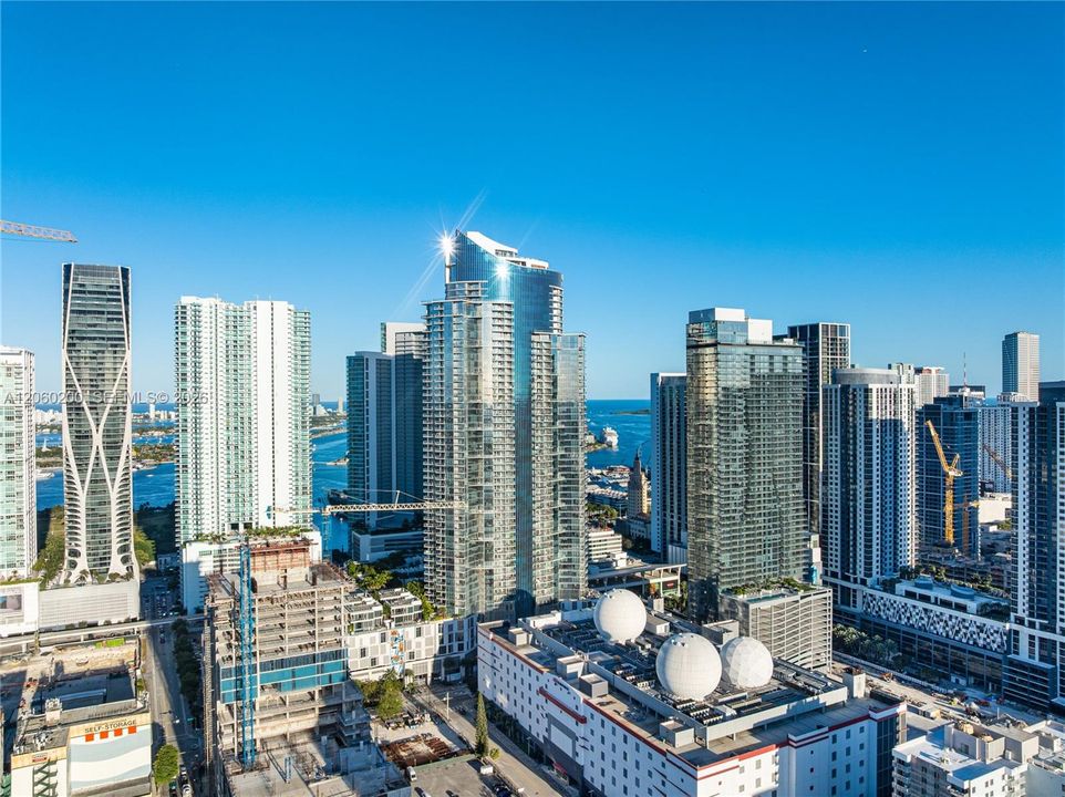 En Venta: $1,650,000 (3 camas, 4 baños, 2188 Pies cuadrados)