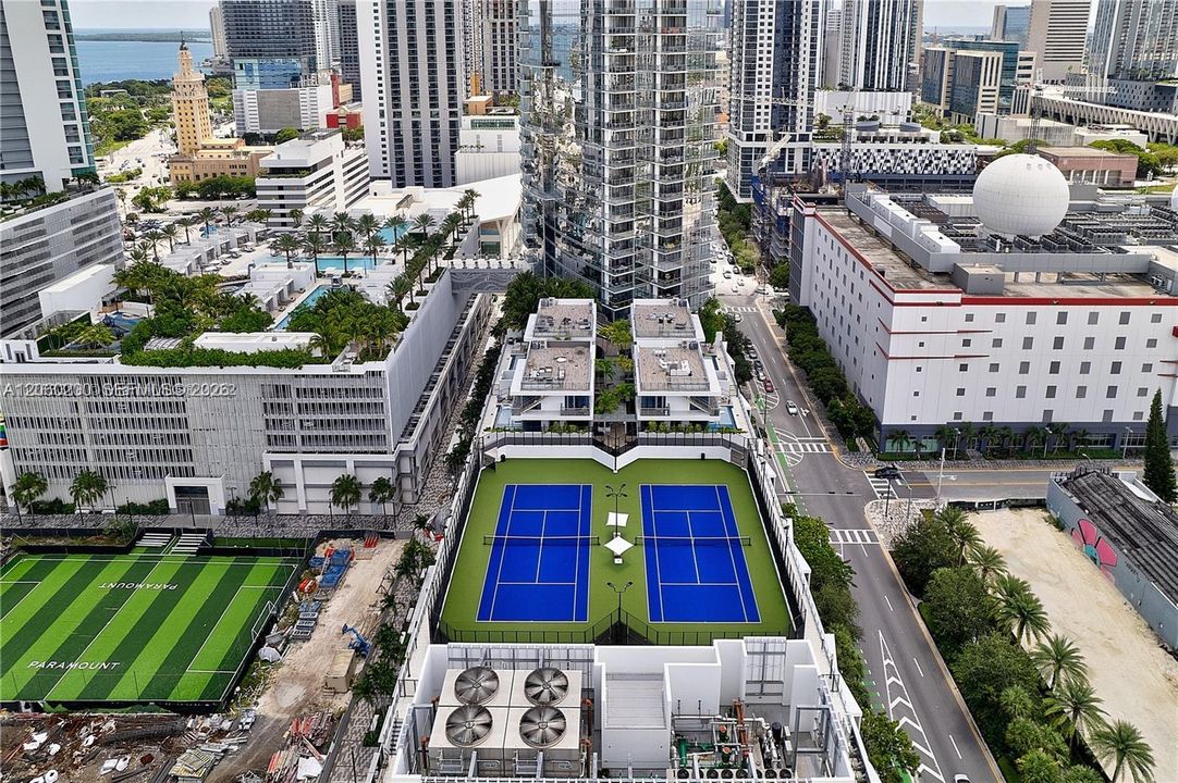 En Venta: $1,650,000 (3 camas, 4 baños, 2188 Pies cuadrados)