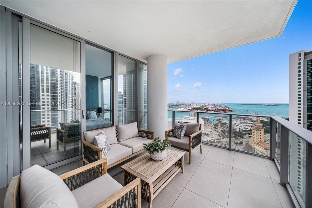 En Venta: $1,650,000 (3 camas, 4 baños, 2188 Pies cuadrados)