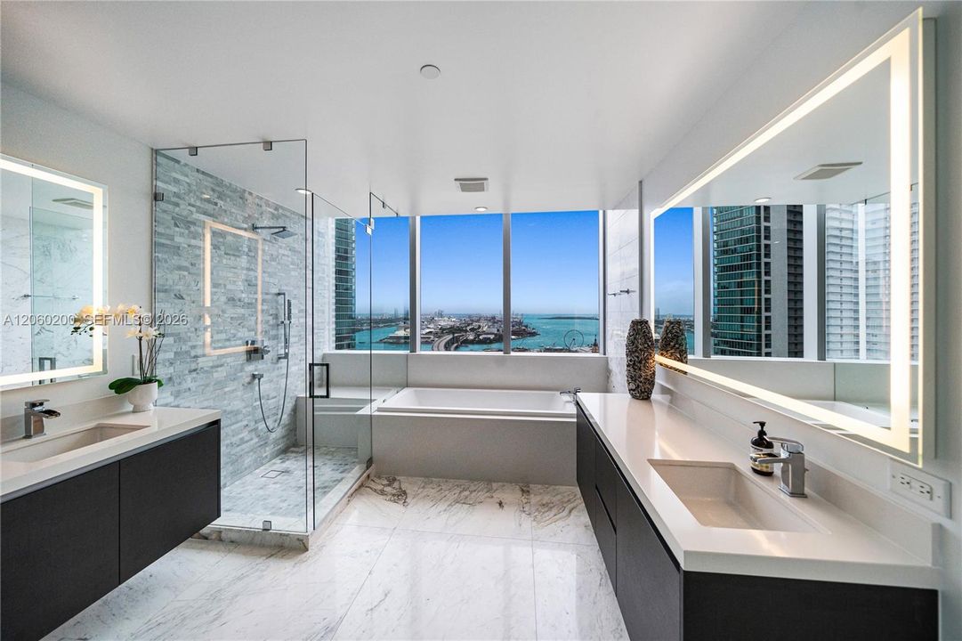 En Venta: $1,650,000 (3 camas, 4 baños, 2188 Pies cuadrados)