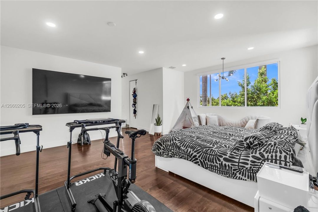For Sale: $1,399,000 (5 beds, 5 baths, 3113 Square Feet)