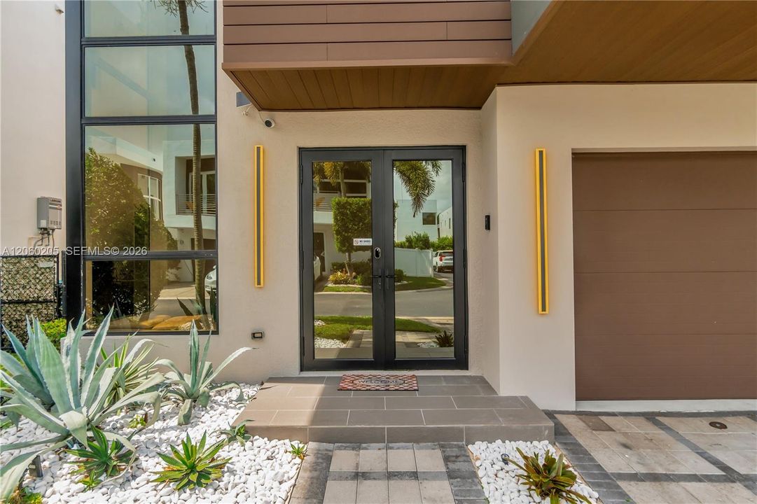 For Sale: $1,399,000 (5 beds, 5 baths, 3113 Square Feet)