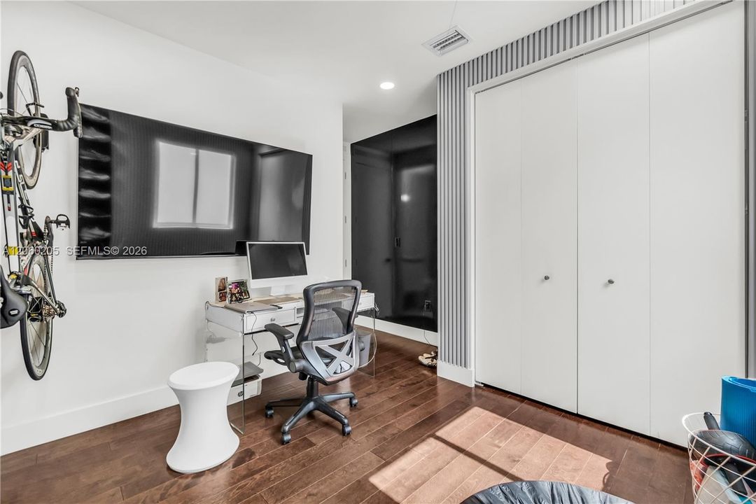 For Sale: $1,399,000 (5 beds, 5 baths, 3113 Square Feet)