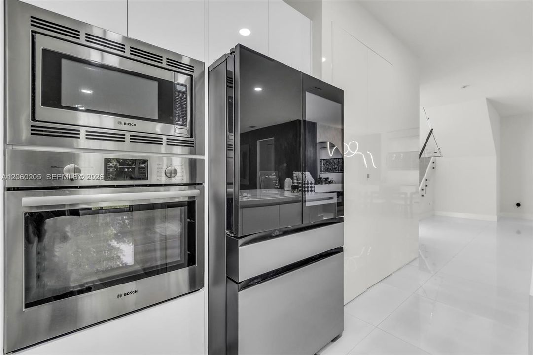 For Sale: $1,399,000 (5 beds, 5 baths, 3113 Square Feet)