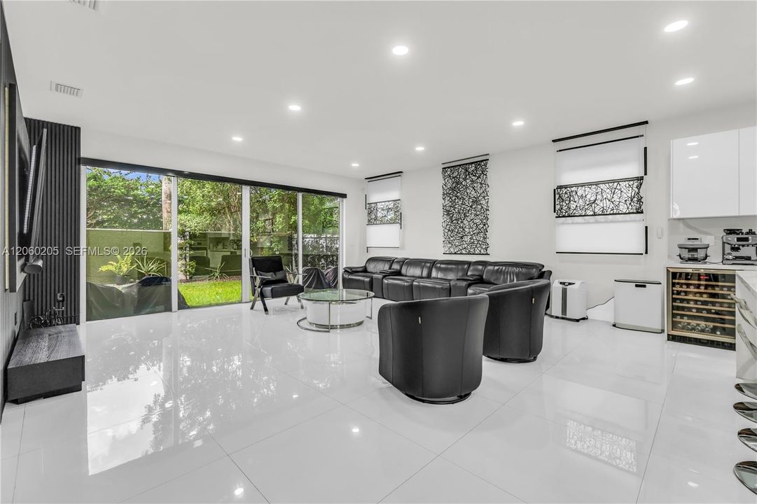 For Sale: $1,399,000 (5 beds, 5 baths, 3113 Square Feet)