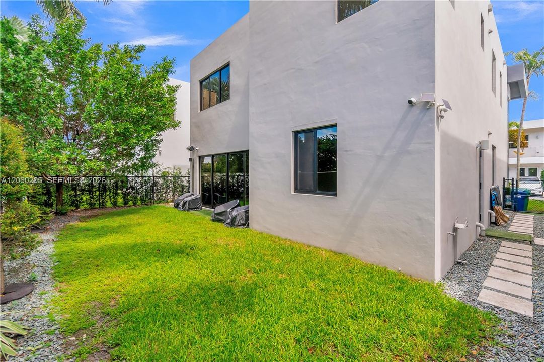 For Sale: $1,399,000 (5 beds, 5 baths, 3113 Square Feet)