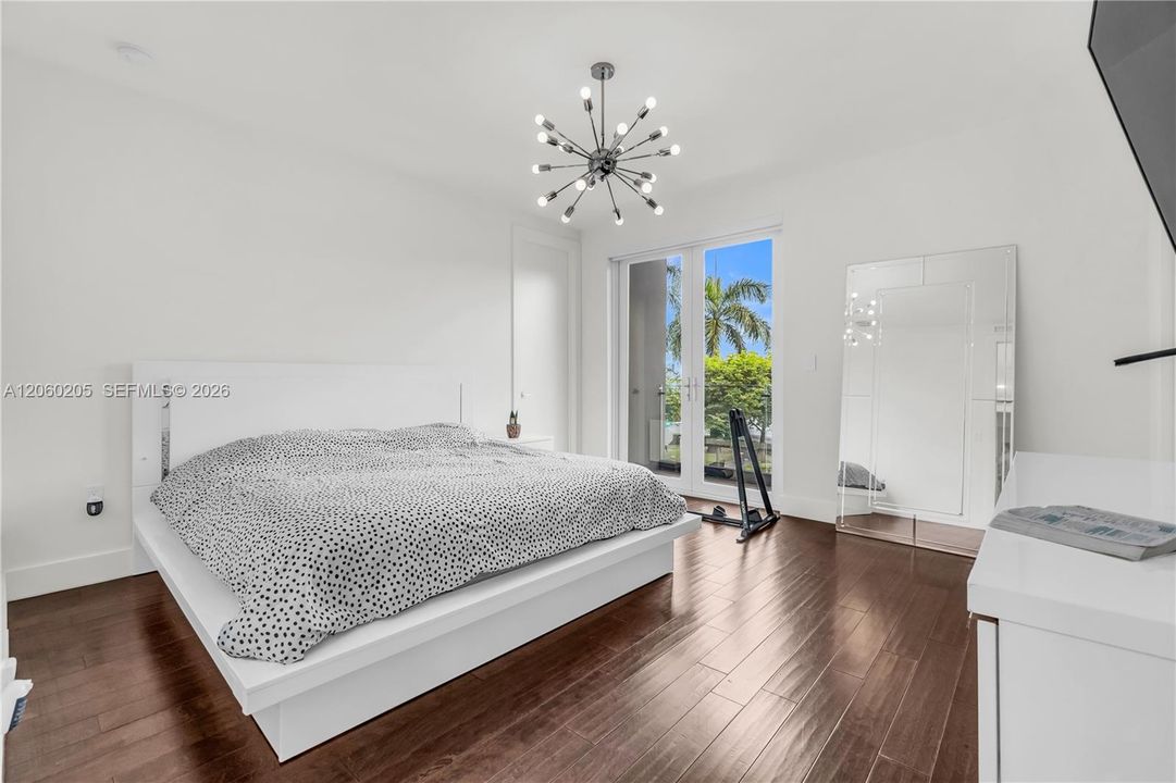 For Sale: $1,399,000 (5 beds, 5 baths, 3113 Square Feet)