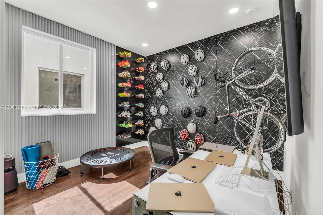 For Sale: $1,399,000 (5 beds, 5 baths, 3113 Square Feet)