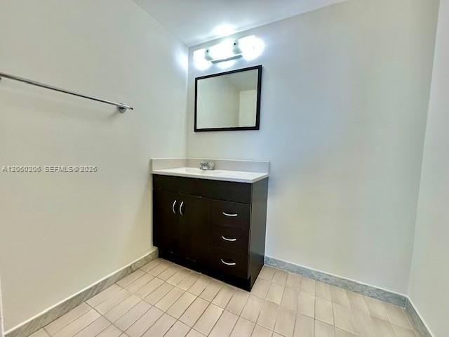 For Rent: $2,250 (1 beds, 1 baths, 895 Square Feet)