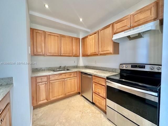 For Rent: $2,250 (1 beds, 1 baths, 895 Square Feet)