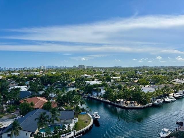 For Rent: $2,250 (1 beds, 1 baths, 895 Square Feet)