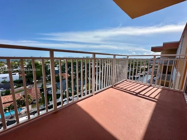 For Rent: $2,250 (1 beds, 1 baths, 895 Square Feet)