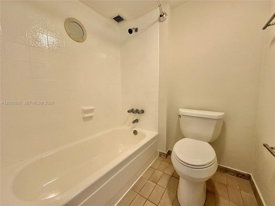 For Rent: $2,250 (1 beds, 1 baths, 895 Square Feet)