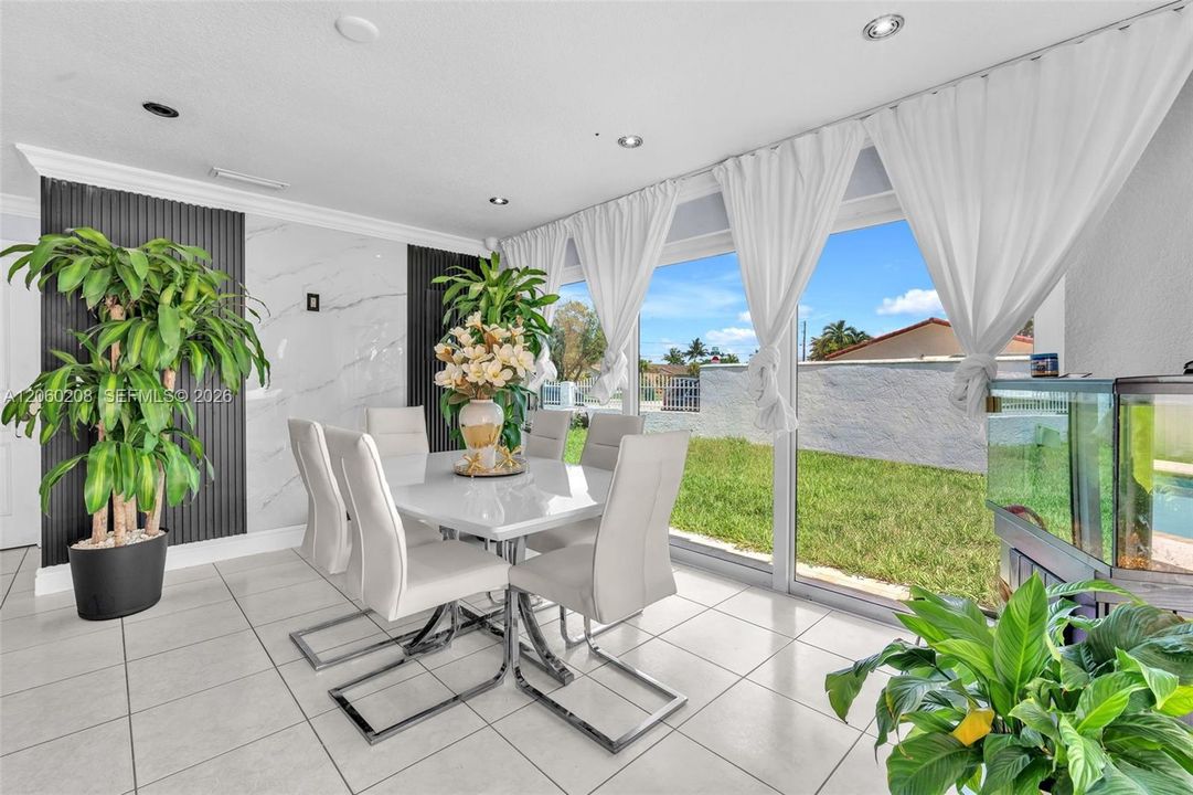 En Venta: $1,275,000 (5 camas, 5 baños, 2419 Pies cuadrados)