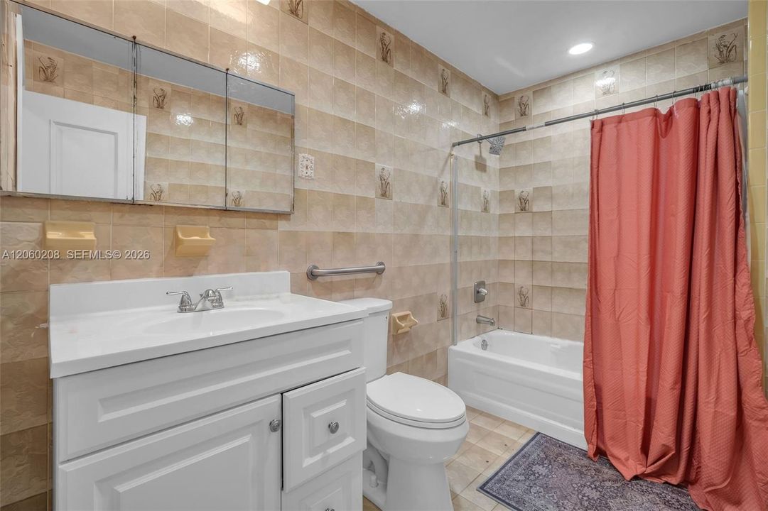 En Venta: $1,275,000 (5 camas, 5 baños, 2419 Pies cuadrados)