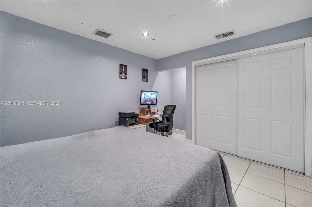 En Venta: $1,275,000 (5 camas, 5 baños, 2419 Pies cuadrados)