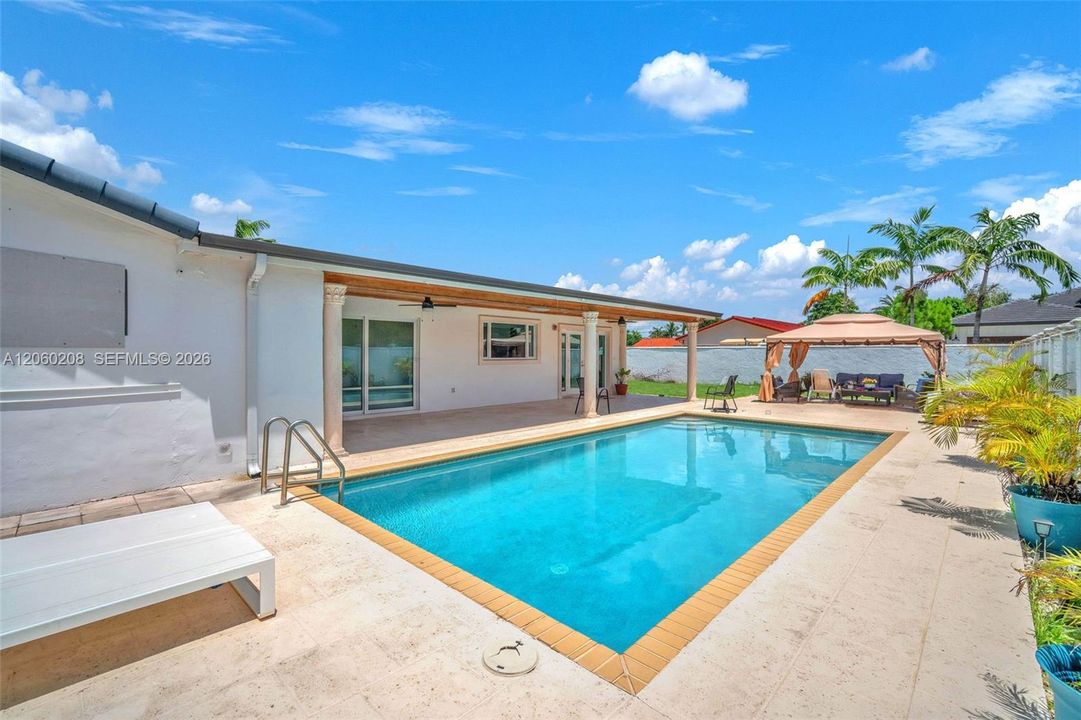 En Venta: $1,275,000 (5 camas, 5 baños, 2419 Pies cuadrados)