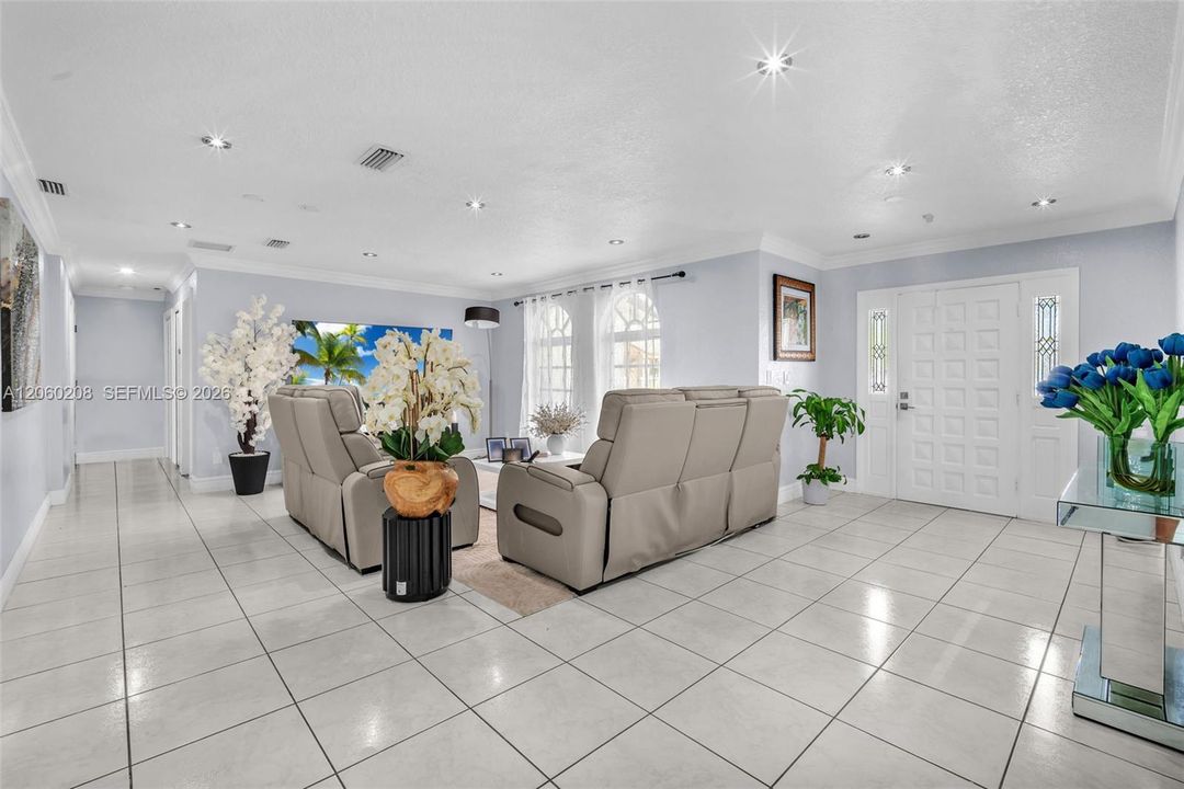 En Venta: $1,275,000 (5 camas, 5 baños, 2419 Pies cuadrados)