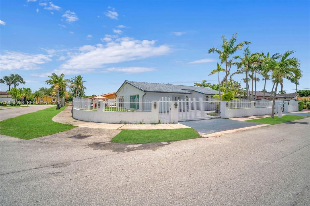 En Venta: $1,275,000 (5 camas, 5 baños, 2419 Pies cuadrados)