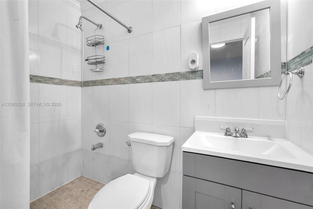 En Venta: $1,275,000 (5 camas, 5 baños, 2419 Pies cuadrados)