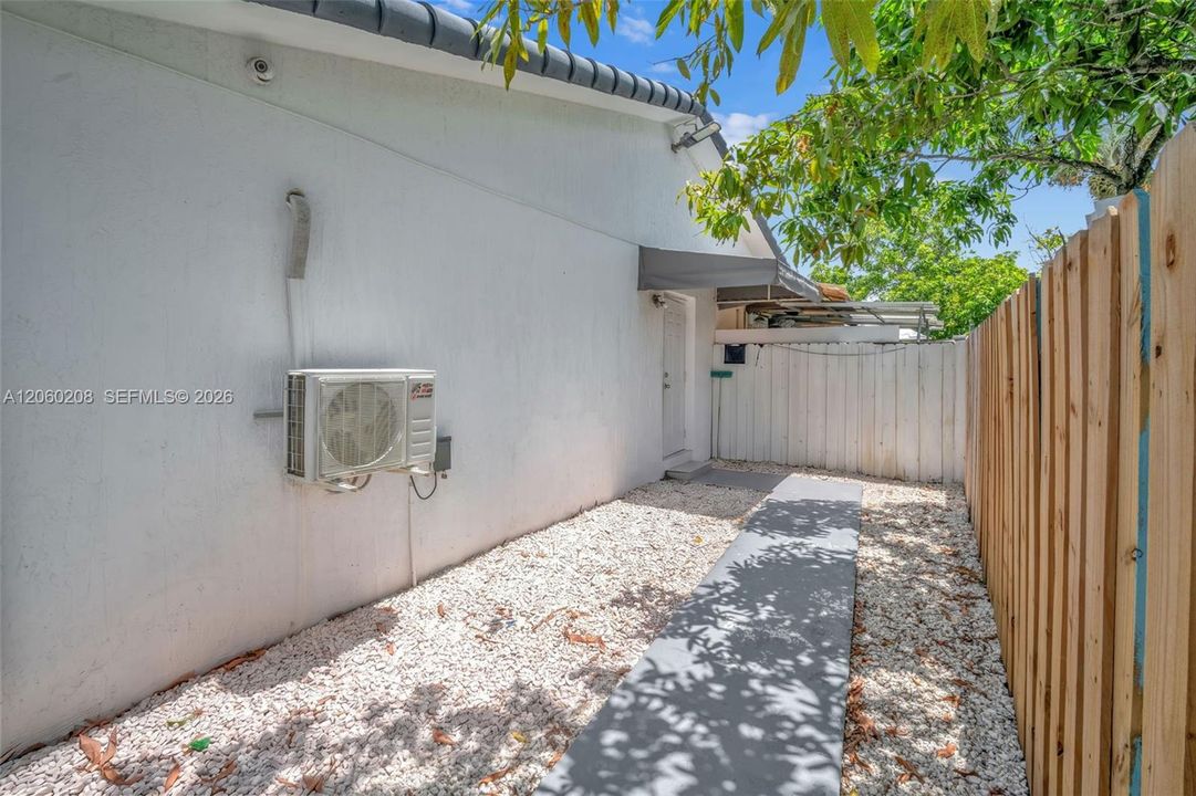 En Venta: $1,275,000 (5 camas, 5 baños, 2419 Pies cuadrados)